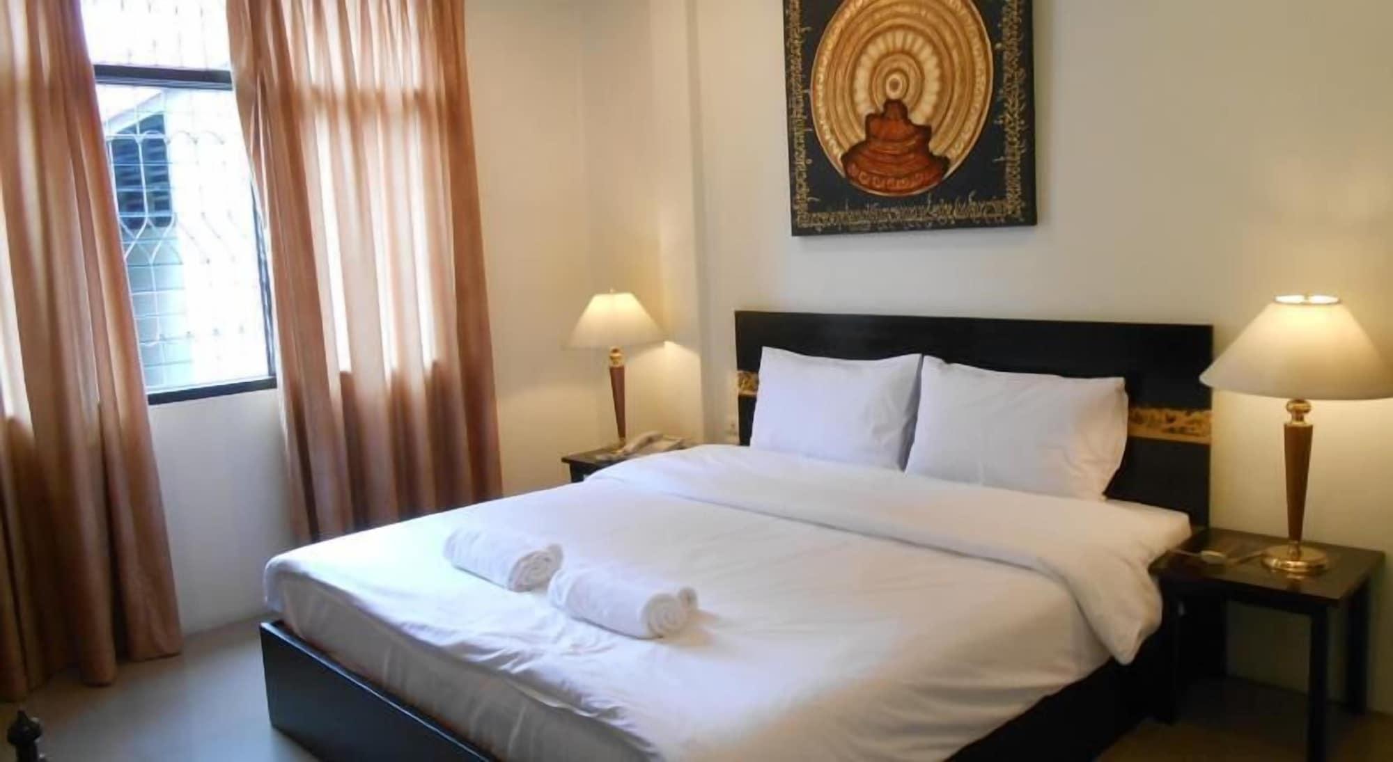 The Bang Khun Phrom Suites Bangkok Exteriér fotografie