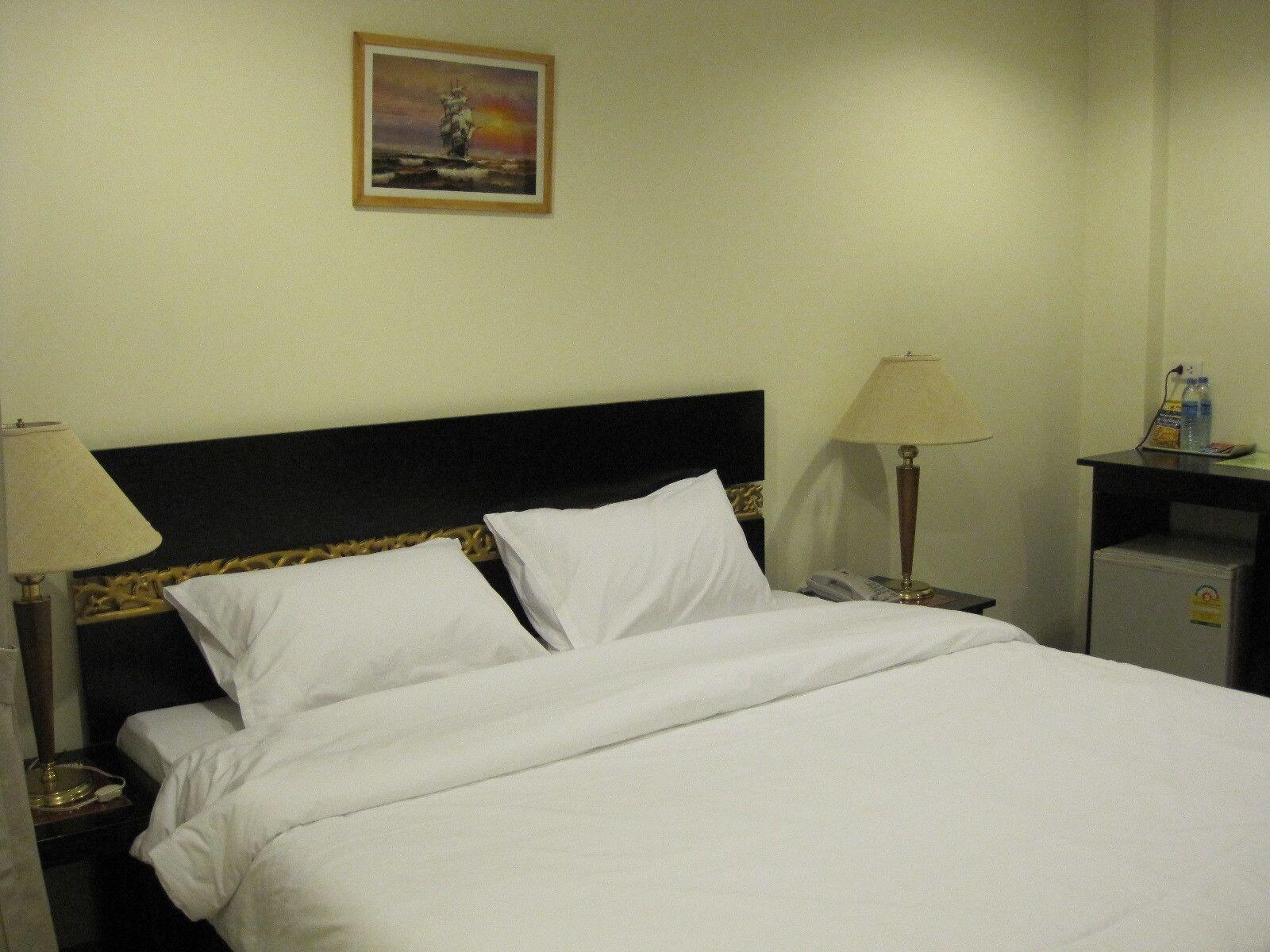 The Bang Khun Phrom Suites Bangkok Exteriér fotografie