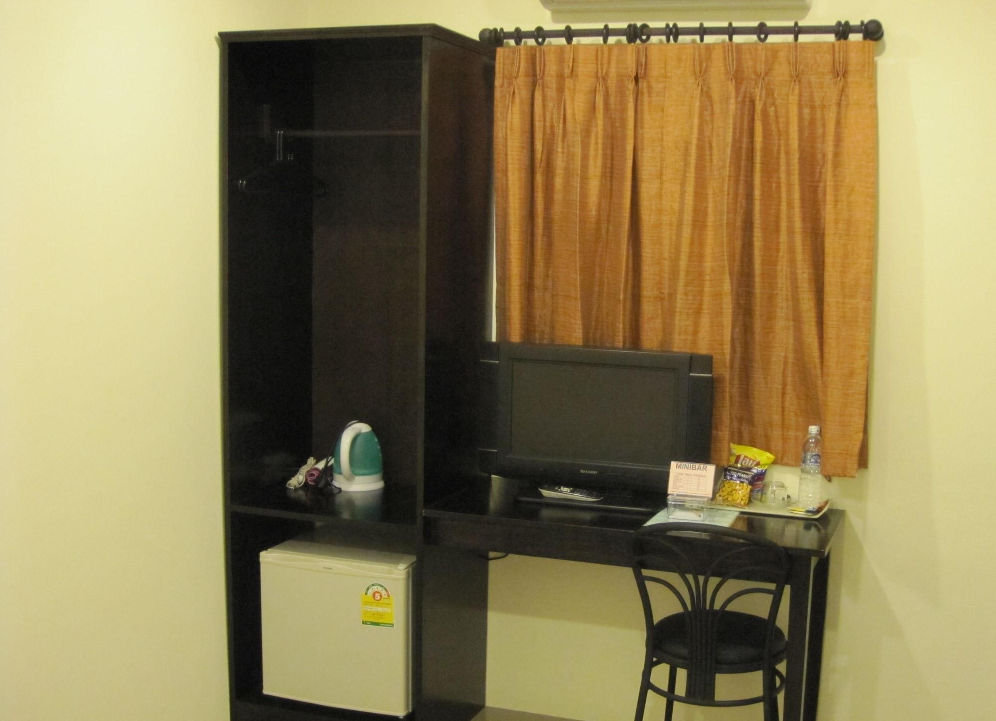 The Bang Khun Phrom Suites Bangkok Exteriér fotografie