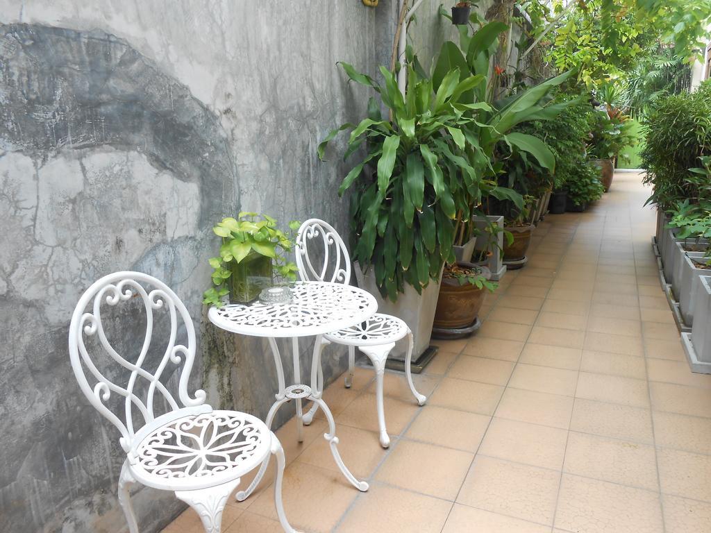 The Bang Khun Phrom Suites Bangkok Exteriér fotografie