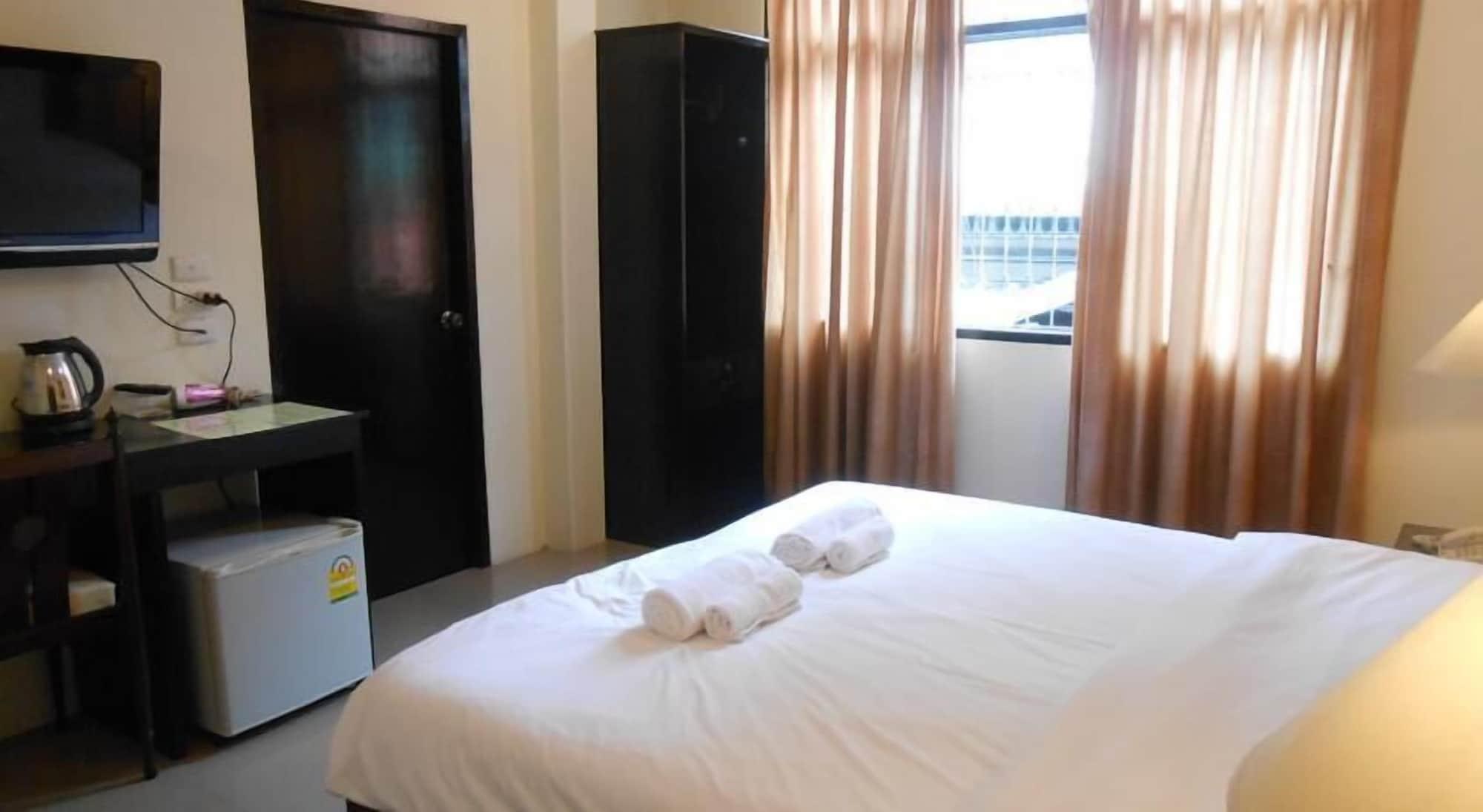 The Bang Khun Phrom Suites Bangkok Exteriér fotografie