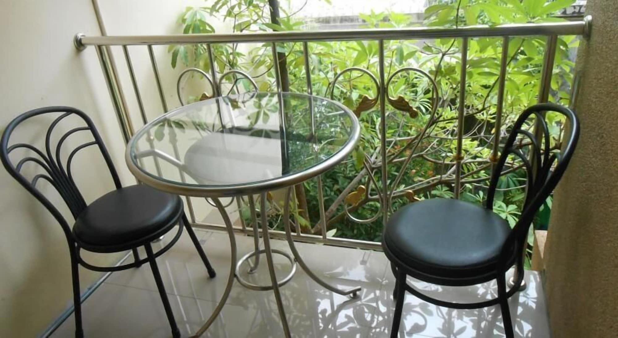 The Bang Khun Phrom Suites Bangkok Exteriér fotografie
