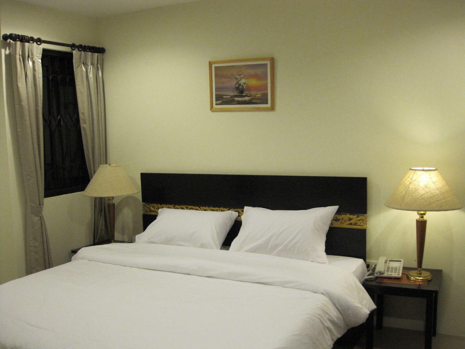 The Bang Khun Phrom Suites Bangkok Exteriér fotografie