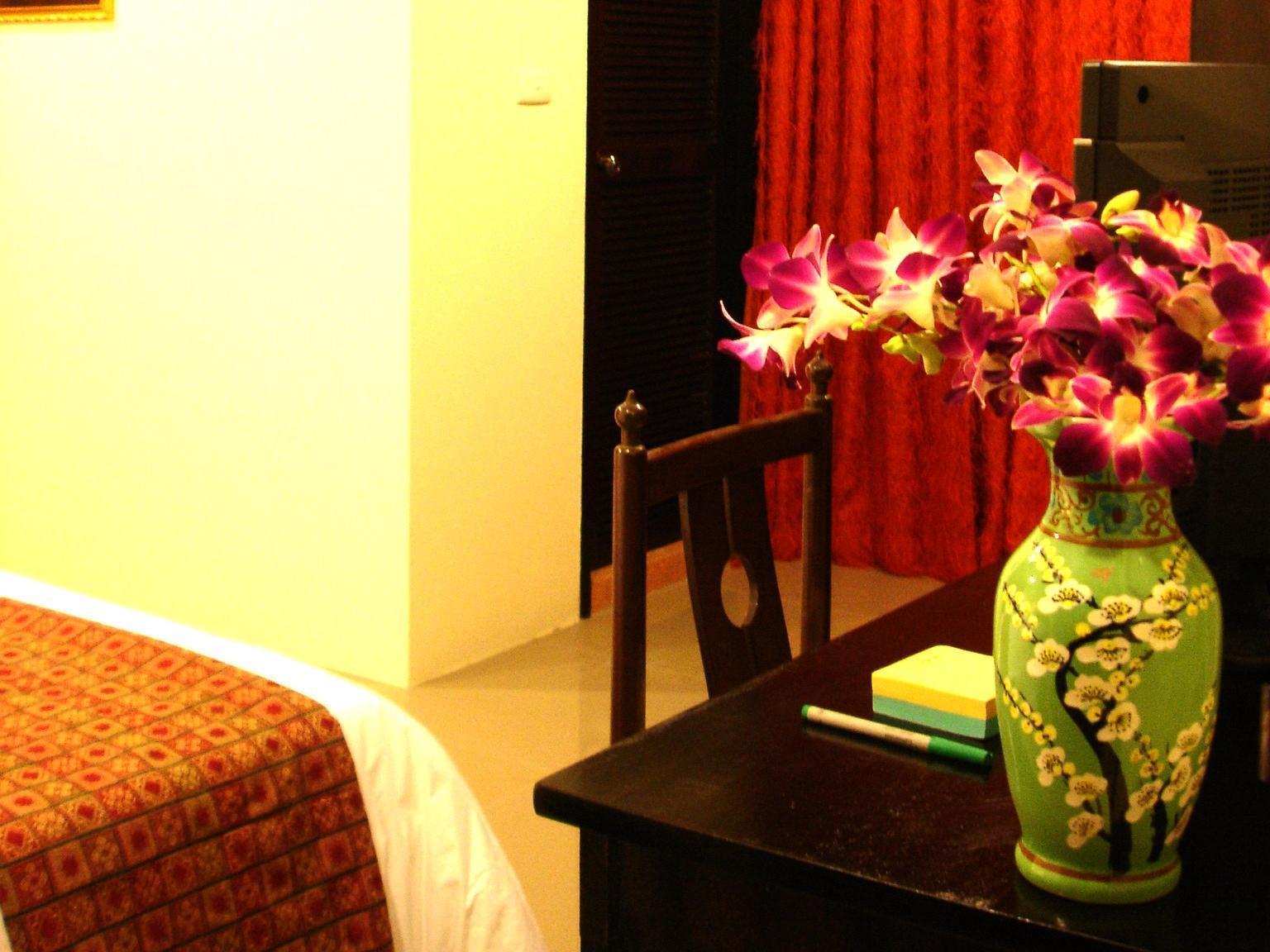 The Bang Khun Phrom Suites Bangkok Exteriér fotografie