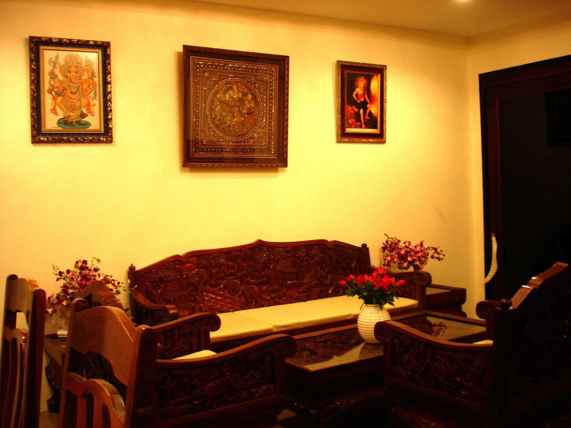 The Bang Khun Phrom Suites Bangkok Exteriér fotografie