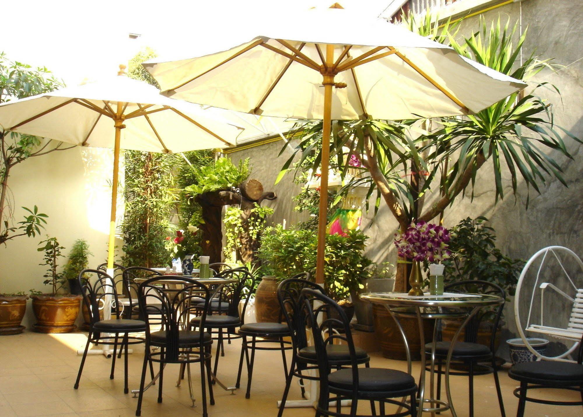 The Bang Khun Phrom Suites Bangkok Exteriér fotografie