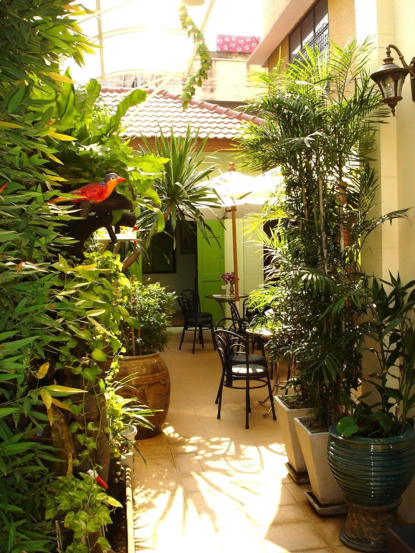 The Bang Khun Phrom Suites Bangkok Exteriér fotografie